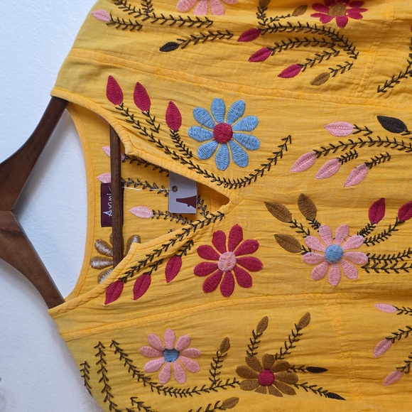 Avani Delamour Yellow Embroidered Boho Top Small NWT Floral V-Neck 3/4 Sleeve - Picture 7 of 13